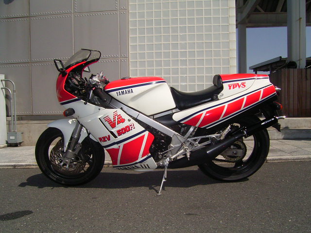 YAMAHA   RZV500R